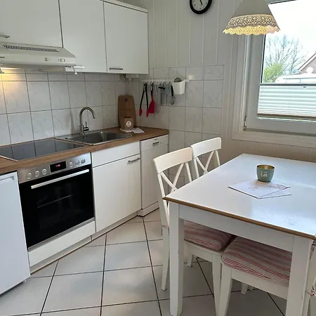 Ferienwohnung-in-strandnaehe-schwalbennest-1 *